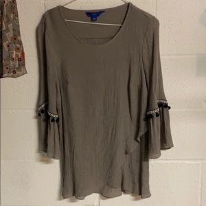 APT9 Boho top with tulip hem LG Pom poms cute!!!